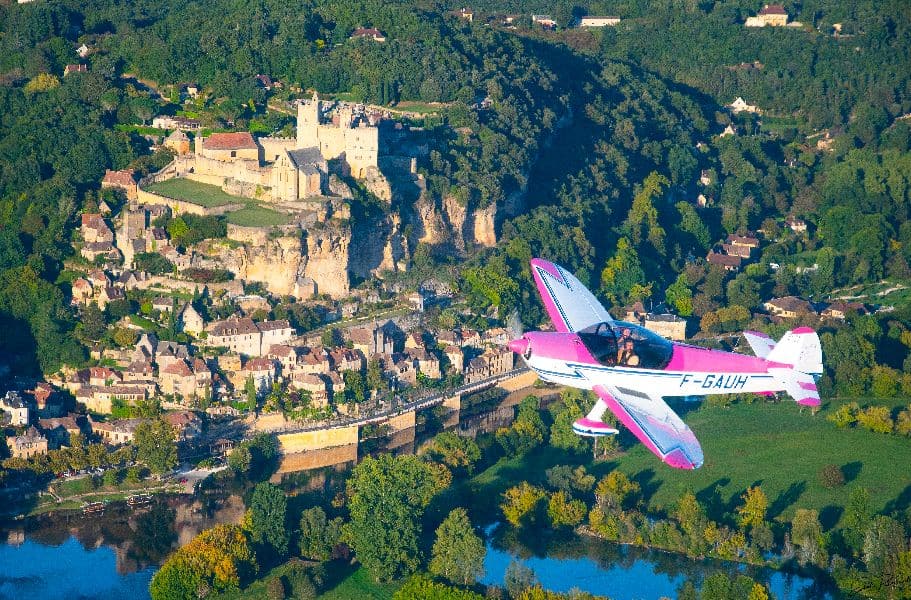 Cap10 rose de l'aéroclub de Brive au dessus de Rocamadour